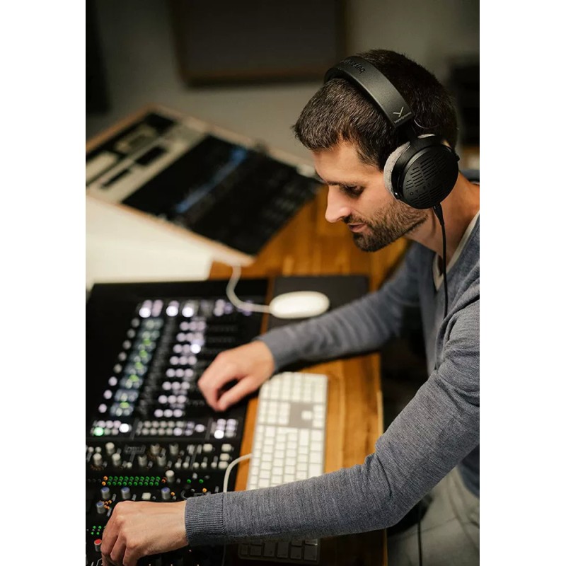 Наушники Beyerdynamic DT 900 Pro X